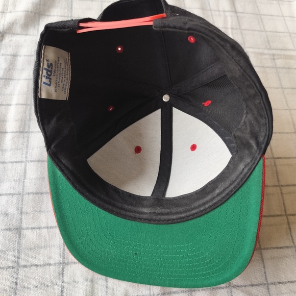 4/$50⭐️Lids Hat Snapback Adjustable Baseball Cap Black Red - Picture 2 of 4